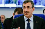 Cevdet Yılmaz, Orta Vadeli Program ile Türkiye'nin ekonomik büyüme hedeflerini açıkladı. Program, enflasyon, büyüme ve...