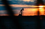 Petrol fiyatları, Rusya yaptırımları ve OPEC+ kararlarıyla yükseldi. Brent petrol %1,2 artışla 66,30 dolara ulaştı.