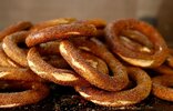 Edirne'de simit fiyatları, Valiliğin itirazı sonrası 20 liradan 15 liraya düştü. Esnaf ve Sanatkârlar Odası, bu güncel...